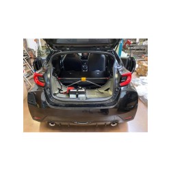 Toyota Yaris GR-Kit barra duomi posteriore in carbonio con tiranti DNA Racing